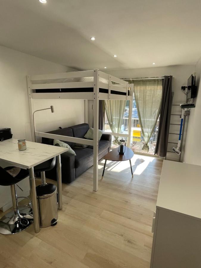Studio Climatise Piscine Et Proche Plage Sanary-sur-Mer Εξωτερικό φωτογραφία